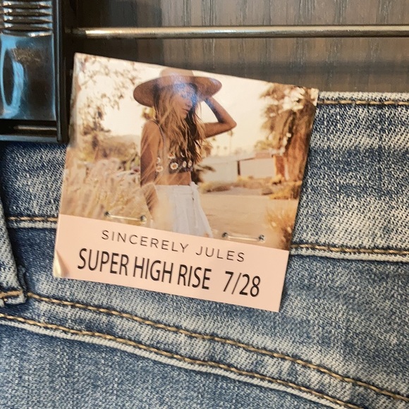 NWT Sincerely Jules high rise denim shorts - Picture 3 of 5